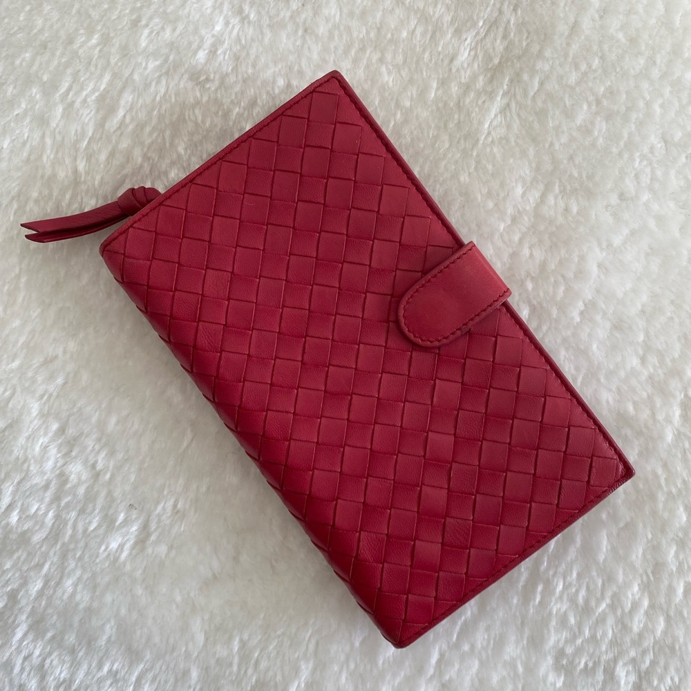 Authentic Bottega Veneta medium compact wallet!